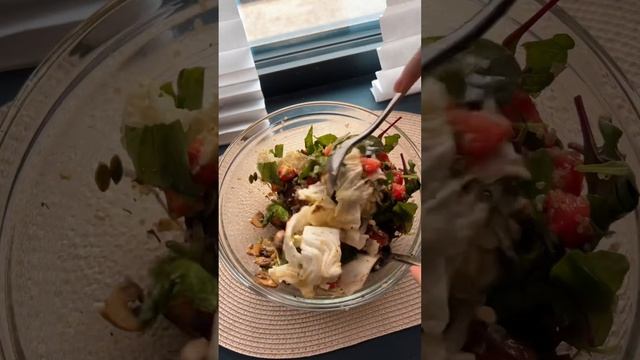 Теплый салат с халлуми✅ Забирай рецепт из ОПИСАНИЯ! #breakfast #health #здоровье #shorts #питание смотреть онлайн