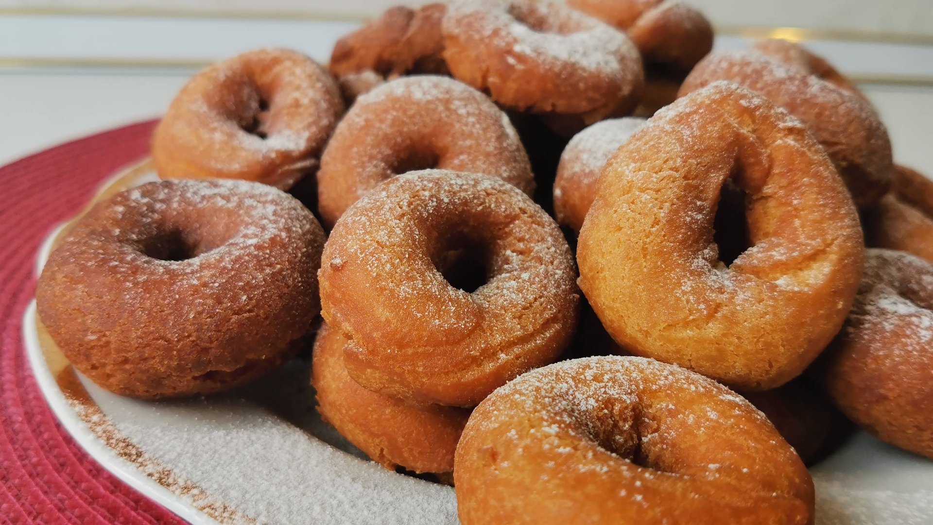 Домашние пончики без хлопот к чаю. Простой рецепт вкусных пончиков на скорую руку. Домашняя выпечка смотреть онлайн