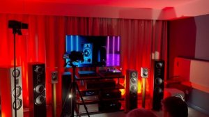 Magnat Signature Edelstein (120 тысяч) (это самые маленькие в кадре играют)