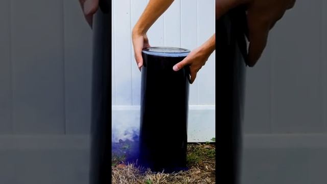 Experiment: Smokebomb VS glass cylinder vase смотреть онлайн