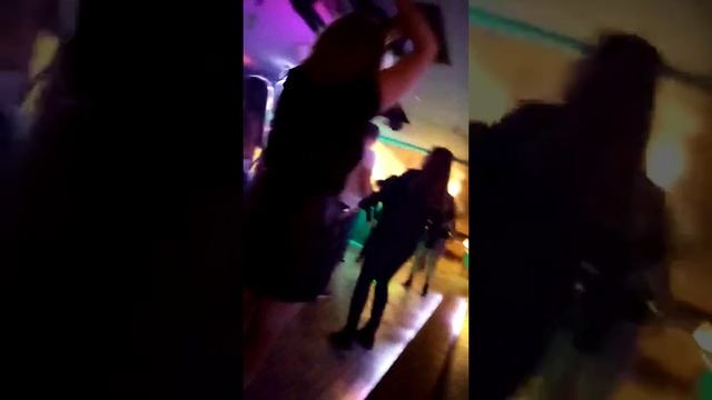 Парень классно спел в караоке смотреть онлайн