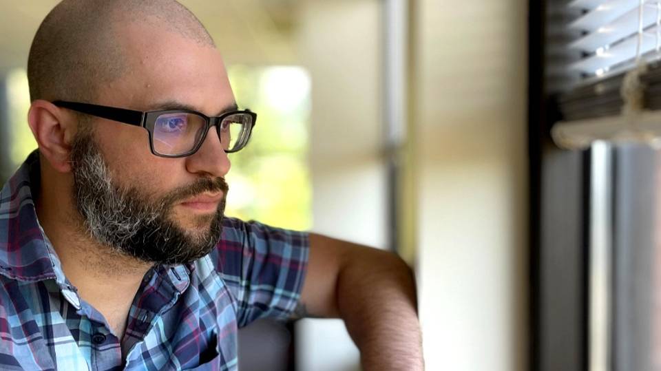 Из-за одной фразы в договоре собственник не сможет выселить из своей квартиры прежних жильцов смотреть онлайн