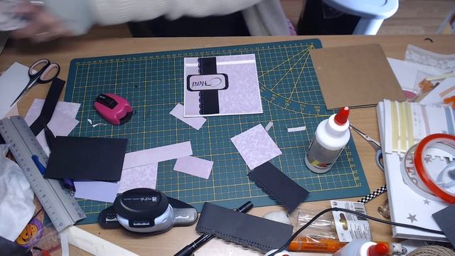 pas a carte avec chute de papier смотреть онлайн