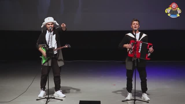 "КВАС!" исполняют "БОГАТЫЕ И ЗНАМЕНИТЫЕ" и в гостях у "Митрофановны" смотреть онлайн