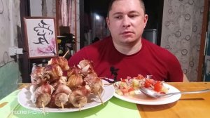 мукбанг/обжор/куриный шашлык с шампиньонами в беконе/