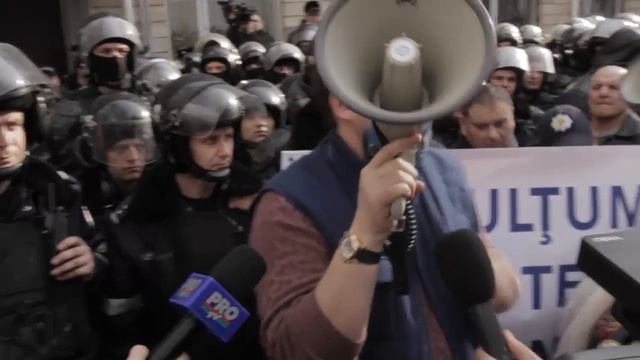 По призыву Усатого тысячи людей требуют освобождения группы Петренко (15.02.2016) смотреть онлайн