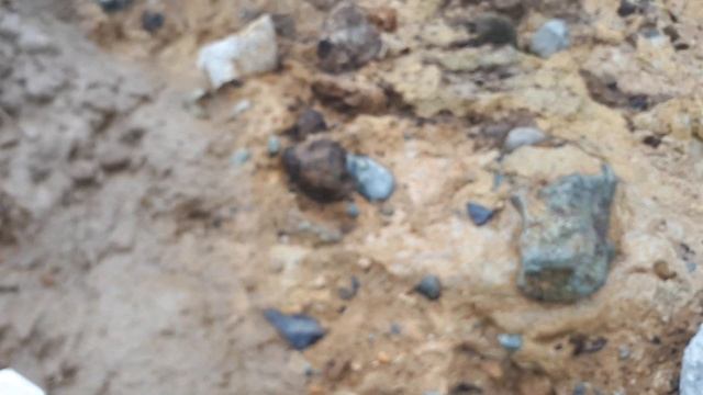 Dolgu malzemesinin içinden çıkan güzel taşlar смотреть онлайн