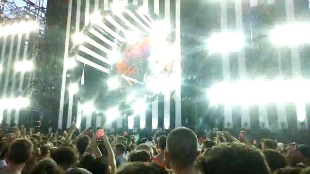Nina Kraviz drops a sexy track @ Kappa Futur Festival смотреть онлайн