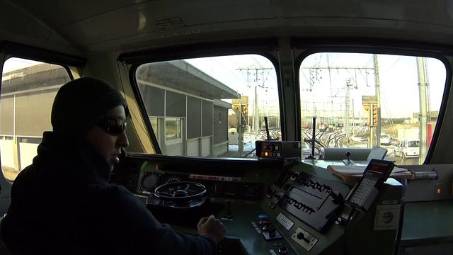 Косячим на маневрах - электровоз серии 21 смотреть онлайн