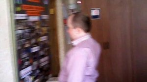 Тотально-незрячий человек успешно локализует объект в виде семизначного номера на шкафу.