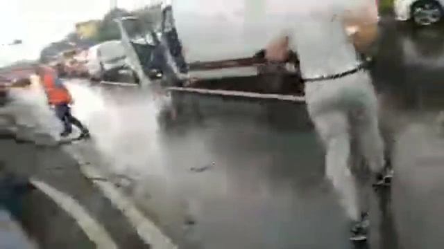Затоплен Мост На М. Дорогожичи смотреть онлайн