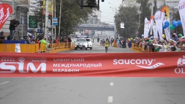 Сюжет о том как проходил 26 Сибирский Международный марафон . И кто выйграл его смотреть онлайн