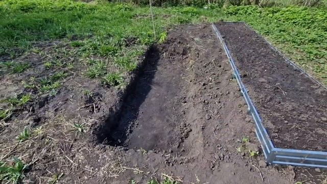 Деревенский субботник 🌳 Грядки с сюрпризом 🌱 смотреть онлайн