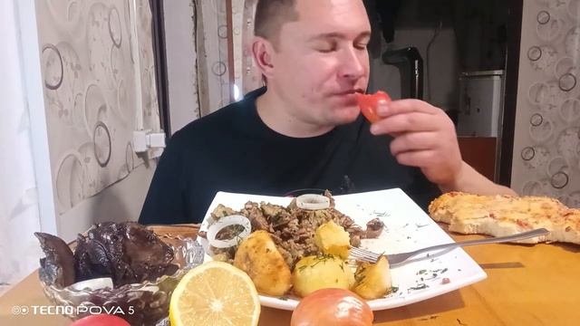 мукбанг/обжор/свиные уши по корейски,печёная картошка,пицца,солёные грибы/ смотреть онлайн