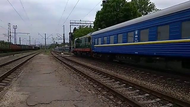 ЧМЭ3Т-6260 переставляет вагоны на пути отстоя смотреть онлайн