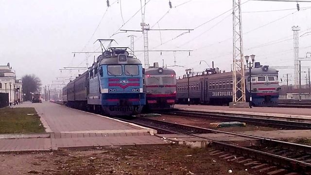 ВЛ40У-1495.1 с пригородным поездом №6035/6043 Знаменка - Помошная смотреть онлайн