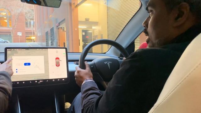 Tesla Model 3 SR+ vs P3D смотреть онлайн
