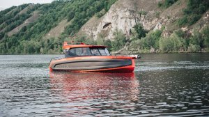 ONIX 680 CABIN RED