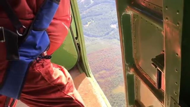 выходы из самолета смотреть онлайн