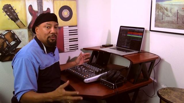 X TOUCH COMPACT How To - Out Of The Box (Logic Pro / Mackie Control) смотреть онлайн