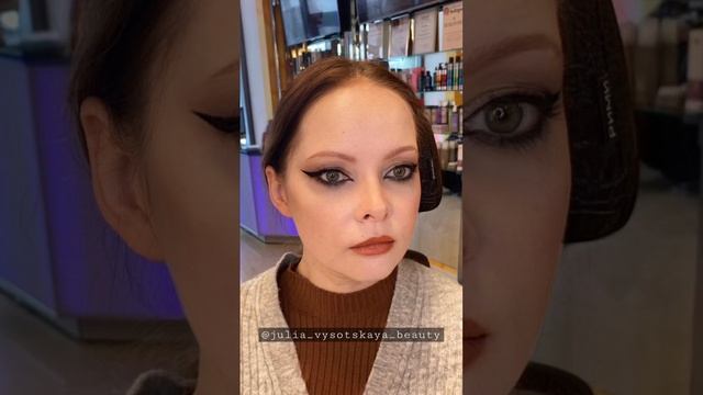 Кошачьи стрелки 🪐 #визажистспб #makeup #визажист #бровист #спб #бровистспб #визаж #стрелки смотреть онлайн