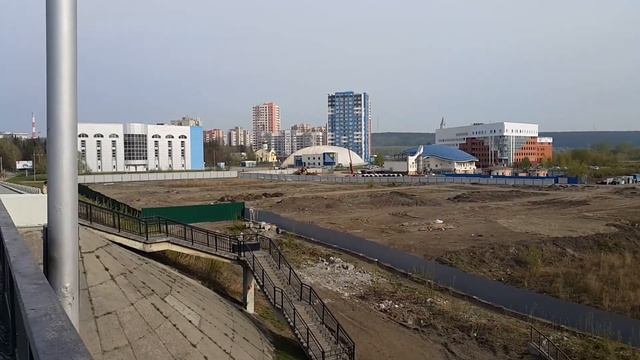 Стройплощадка под будущий Квартал Искусств в Кемерово. 28 апреля 2020 смотреть онлайн