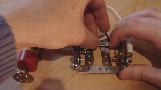 Meccano Battery Box смотреть онлайн