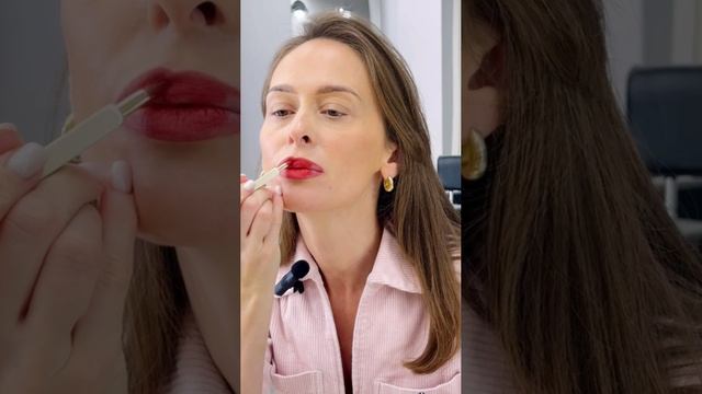 Шаг за шагом: мастер класс по нанесению красной помады