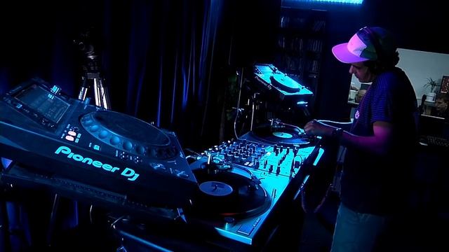 Jeudi Live : Caswell Vera смотреть онлайн