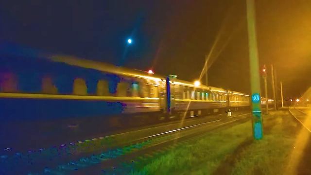 ЧС4 с поездом 122 Ровно-Николаев проезжает через станцию Киев-Волынский. смотреть онлайн