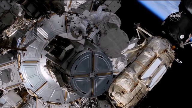 SUIT ISSUE AND GREAT VIEWS – HIGHLIGHTS of iROSA Spacewalk 74 – Pesquet / Kimbrough (16.06.2021) смотреть онлайн