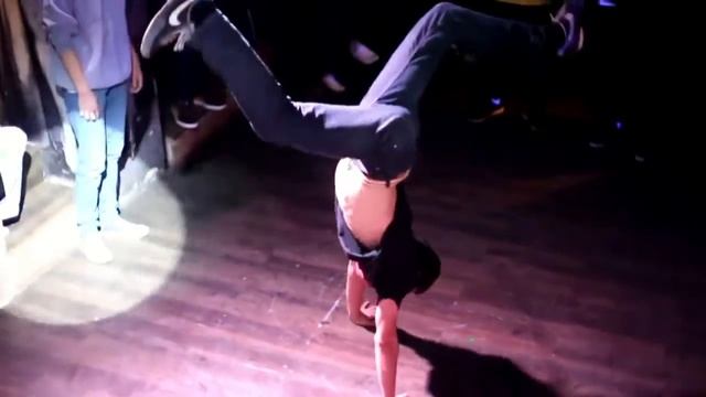 Aver & Akkar(siberian madness) on Шире Круг exhibition battle смотреть онлайн