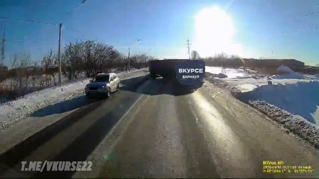 Момент ДТП в Барнауле на трактовый 
 14-01-2025