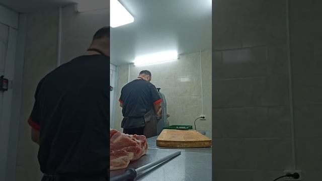 Работаю в Краснодаре мясником за 600$ в месяц. смотреть онлайн