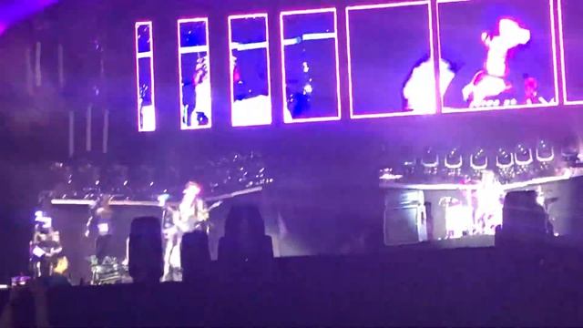 “ Pressure”, Muse Live at F1 Singapore Grand Prix 2019 смотреть онлайн