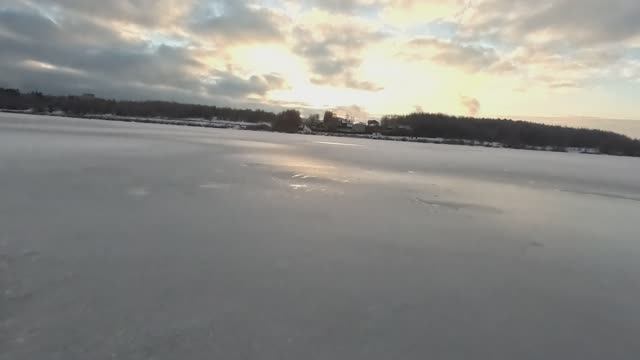 Снова еду по тонкому льду озера Сенеж.Рассказываю как прошли первые рабочии дни на новой работе. смотреть онлайн