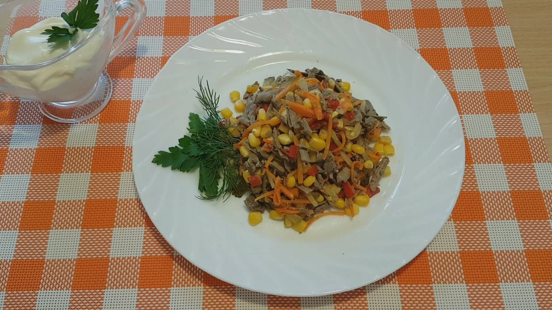 Салат из говяжей печени с соленым огурцом смотреть онлайн