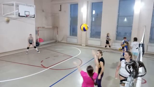 Волейбол, упражнение - защита в шестом номере смотреть онлайн