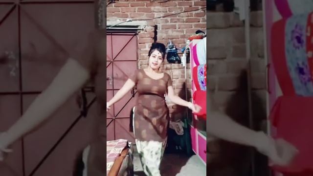 Young Girl Hot Dance смотреть онлайн