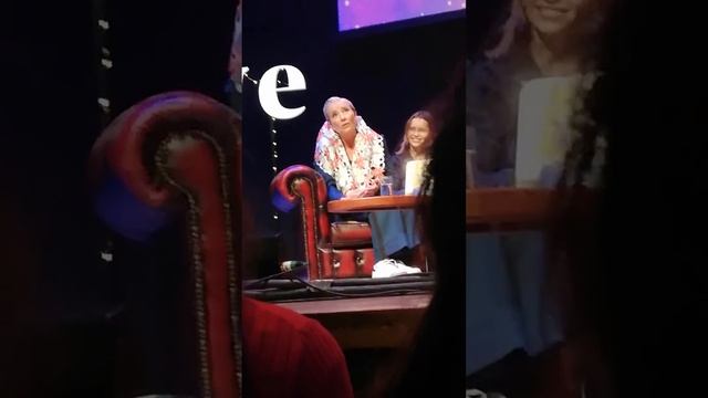 Emma Thomspon - Mona Lisa or Private Madonna Concert? смотреть онлайн