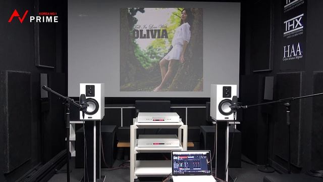 Olivia Ong의 목소리가 더 촉촉하게 느껴지는 Signature 703 스피커 Sometimes When We Touch смотреть онлайн