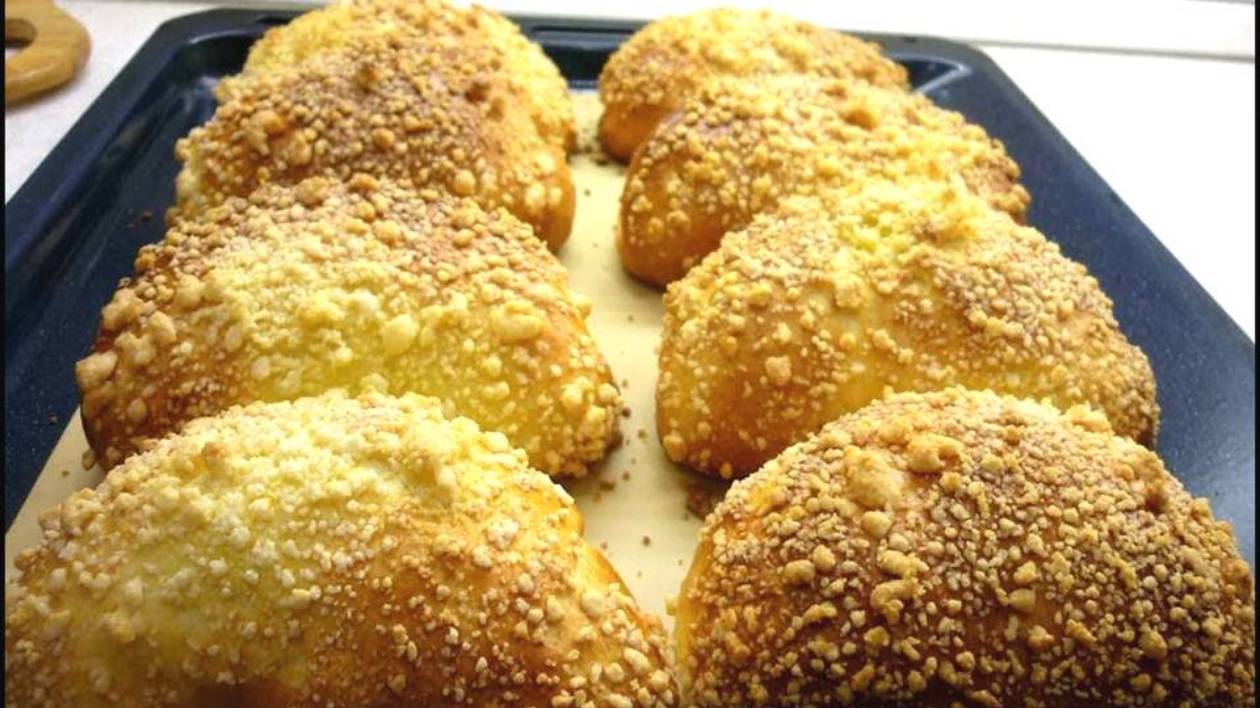 ДОМАШНИЕ БУЛОЧКИ С НАЧИНКОЙ /ТЕСТО КАК ПУХ/ Булочки Майские с посыпкой смотреть онлайн