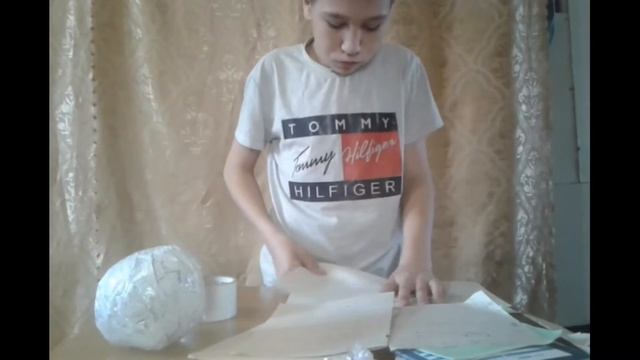 Сделал Мяч Из Бумаги смотреть онлайн