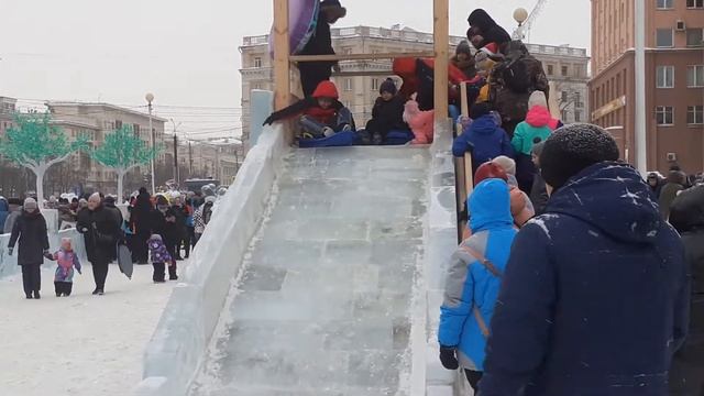Горка в Ледовом городке в ЧЕЛЯБИНСКЕ смотреть онлайн