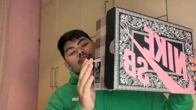 UNBOXING Travis Scott SB DUNK WITH SPECIAL BOX! смотреть онлайн