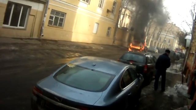 Сгорел крузак на М. Харитоньевском. 2. смотреть онлайн