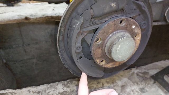 Замена задних амортизаторов и тормозных колодок, а также ступицы на шкоде фабия 2. смотреть онлайн