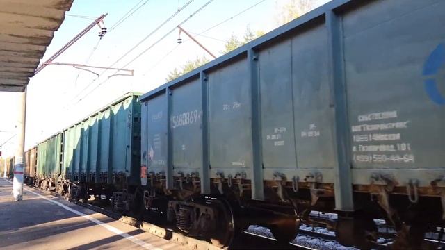 "Ярославский тройник!" ВЛ11-808А с грузовым поездом, платформа 165 км смотреть онлайн