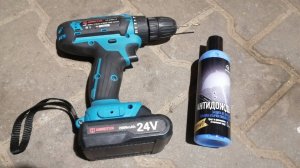 Конденсат в глушителе сверлим дренажное отверстие и тестируем средство антидождь зимой.