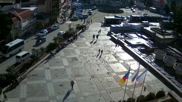 Вебкамера "Площадь Советская". Запись 08.12.2017 13:00:05 смотреть онлайн